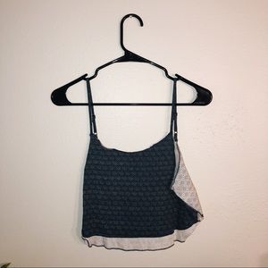 URBAN OUTFITTERS CROP TOP